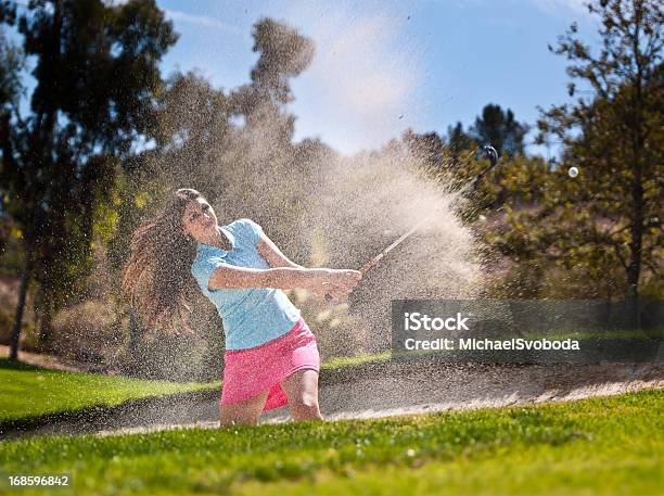 Bunkier - zdjęcia stockowe i więcej obrazów Golf - Sport - Golf - Sport, Kobiety, Tylko jedna kobieta