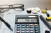 word-tax-2024-auf-dem-taschenrechner-betriebswirtschaftliches-und-steuerliches-konzept.jpg?b=1&s=170x170&k=20&c=E3TvIJh8i-_fYppjf2WxHOHfNV9dM2rWSa9dYntn-Lw=