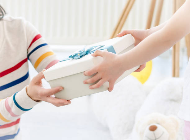 istock Giving cute gift box with ribbon 1686044692