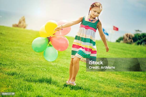 Szczęśliwy Lato Dni - zdjęcia stockowe i więcej obrazów 6-7 lat - 6-7 lat, Balon na hel, Balon na ogrzane powietrze
