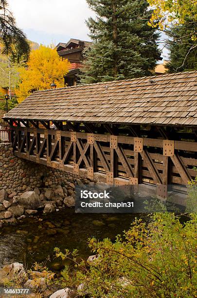 Vail Puente Cubierto En Otoño Foto de stock y más banco de imágenes de Colorado - Colorado, Gore Range, Vail