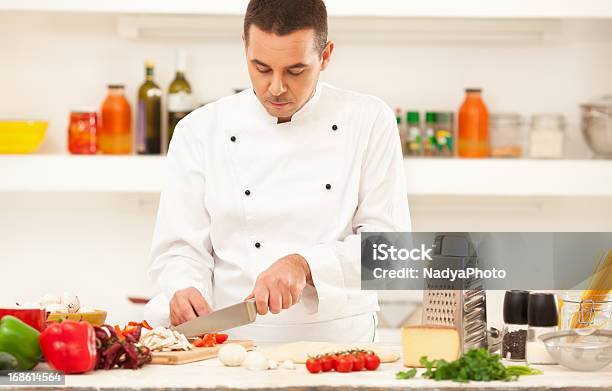 El Chef Foto de stock y más banco de imágenes de Adulto - Adulto, Adulto joven, Alimento