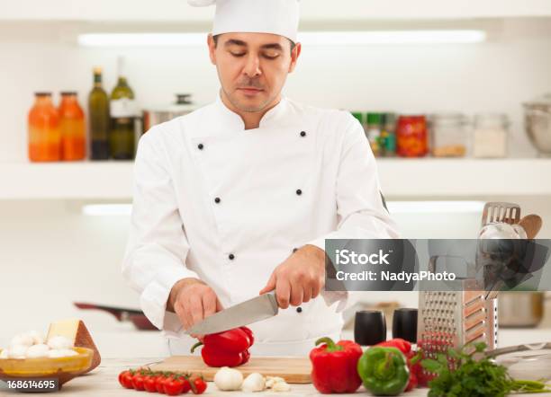 Chefkoch Stockfoto und mehr Bilder von Berufliche Beschäftigung - Berufliche Beschäftigung, Ein Mann allein, Eine Person