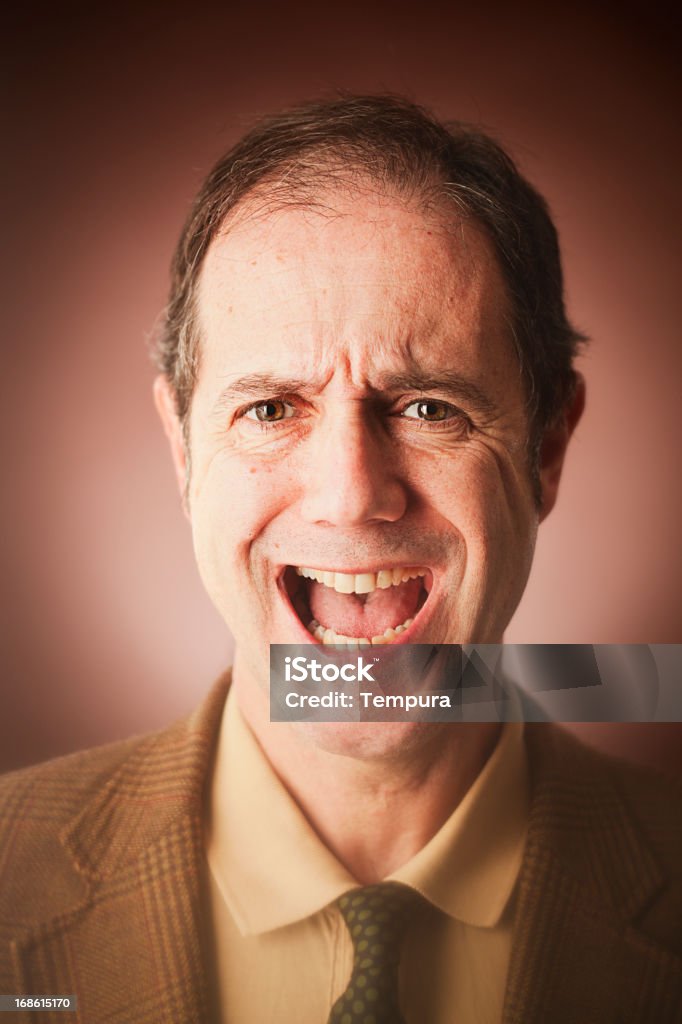 Średnim wieku człowiek co Śmieszne twarz _pionowe - Zbiór zdjęć royalty-free (30-39 lat)