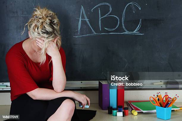 Photo libre de droit de Frustré Primaire Enseignant banque d'images et plus d'images libres de droit de Enseignant - Enseignant, Stress, Frustration