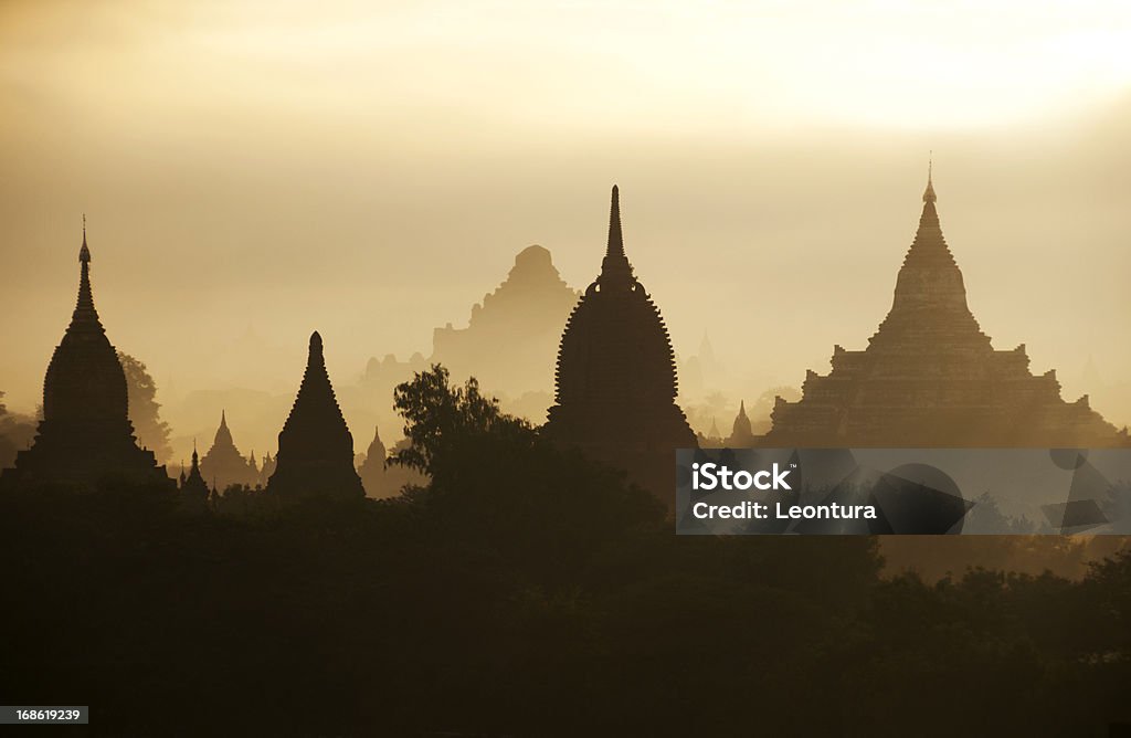 Дужки в Паган, Мьянма - Стоковые фото Bagan Archaeological Zone роялти-фри