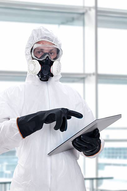 giovane scienziato - radiation protection suit clean suit toxic waste biochemical warfare foto e immagini stock