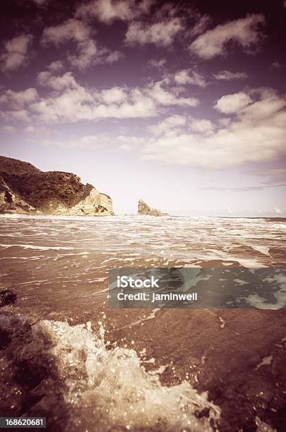 Raue Natur Strandlandschaft Stockfoto und mehr Bilder von Alternative Technik - Alternative Technik, Berg, Brandung