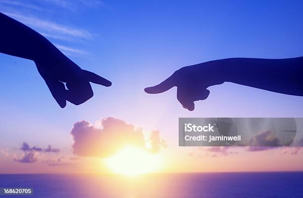Die Zukunft Outlook Zwei Hand Zeigt Bei Sonnenuntergang Stockfoto und mehr Bilder von Horizont über Wasser