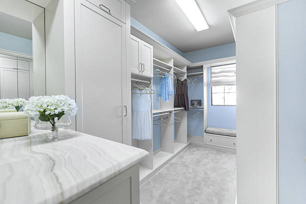 architettura: cabina armadio personalizzata - closet clothing indoors domestic room foto e immagini stock