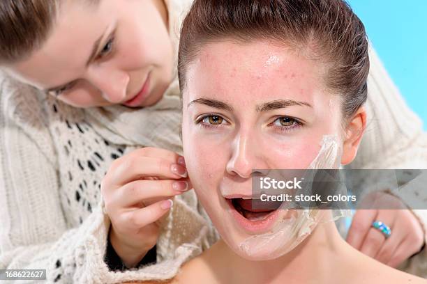 Máscara De Dor - Fotografias de stock e mais imagens de Acne - Acne, Beleza, Berrar