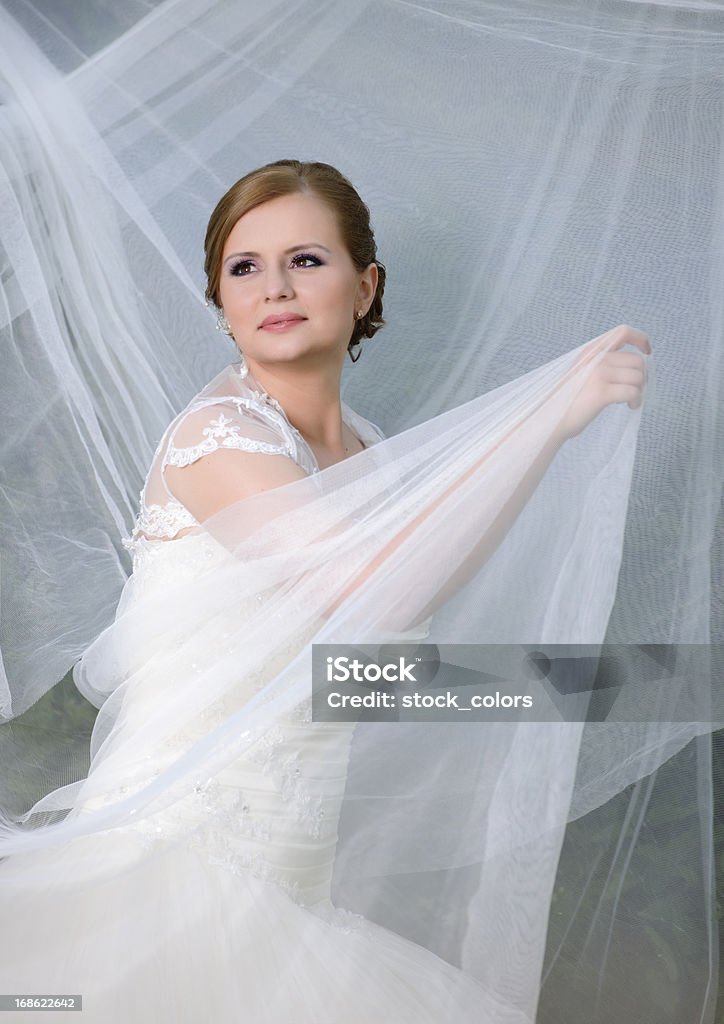 Элегантный Невеста - Стоковые фото Вертикальный роялти-фри
