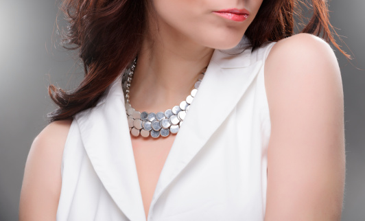 young fashion woman wearing sinver necklace.