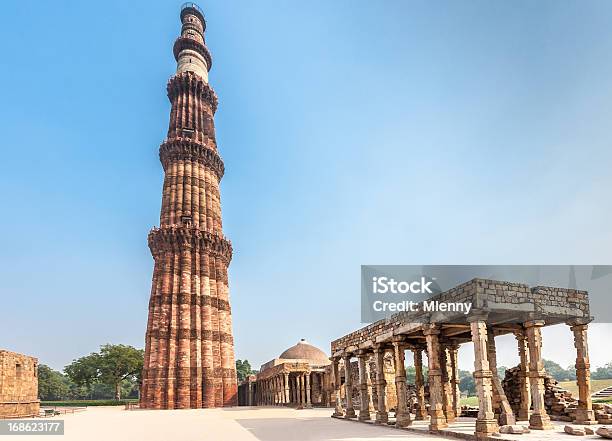 Qutub Minar Qutb Minarete Torre Delhi India - Fotografias de stock e mais imagens de Ao Ar Livre - Ao Ar Livre, Arcaico, Arco - Caraterística arquitetural