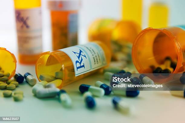 Leki Na Receptę - zdjęcia stockowe i więcej obrazów Antybiotyk - Antybiotyk, Apteka, Biały