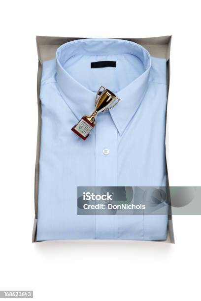 Regalo Per La Festa Del Papà Camicia E Trofeo - Fotografie stock e altre immagini di Scatola - Scatola, Abbigliamento, Camicia