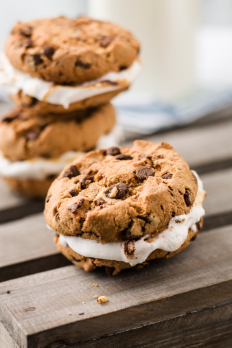 Chocolate cookies with marshmallows