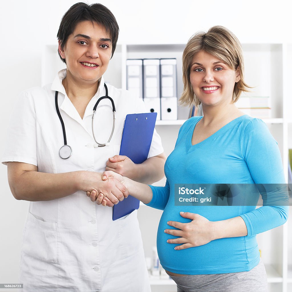 Mujer embarazada - Foto de stock de 30-39 años libre de derechos