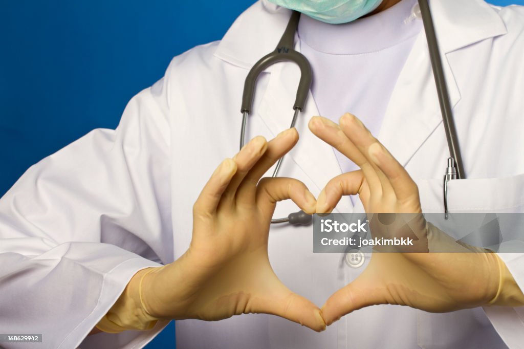 Símbolo en forma de corazón de una enfermera en uniforme - Foto de stock de Personal de enfermería libre de derechos