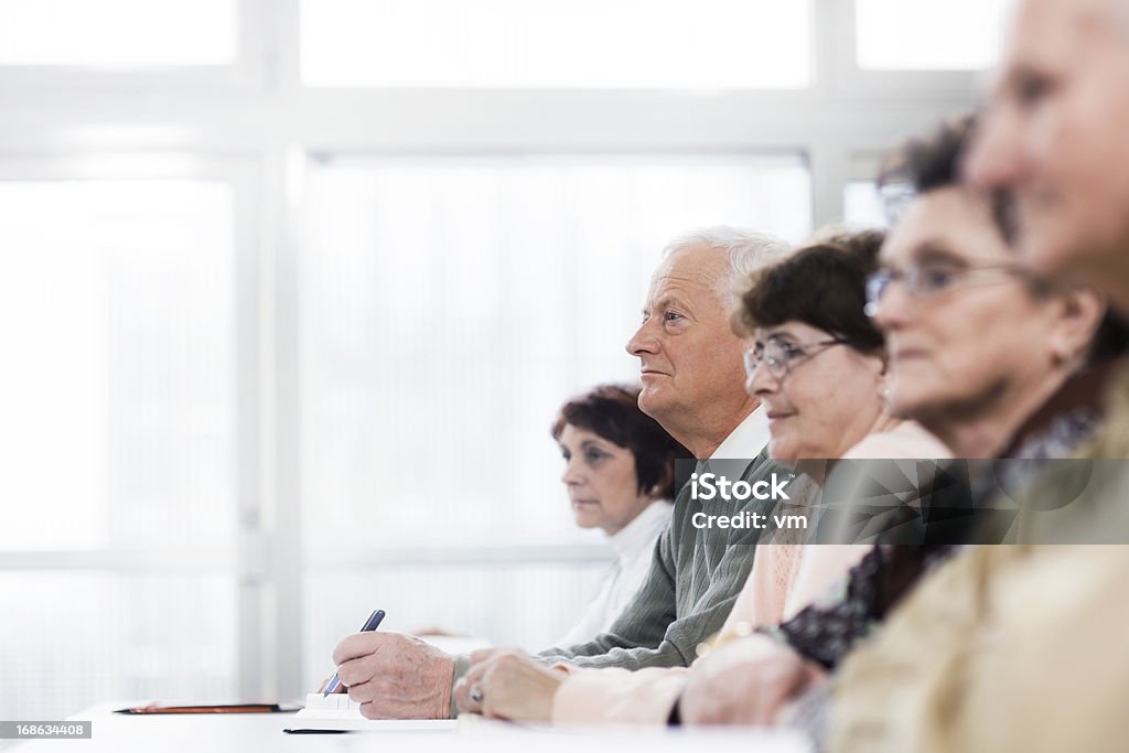 Anziani sul seminario - Foto stock royalty-free di Imparare