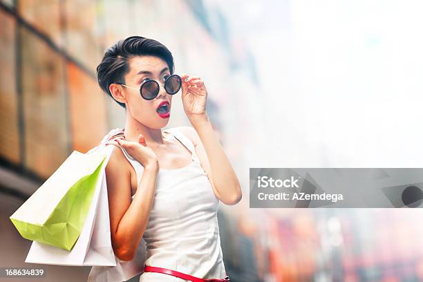 Lo Shopping - Fotografie stock e altre immagini di Cina - Cina, Cinese, Occhiali da sole