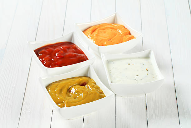 diverses sauces salsa - orange sauce photos et images de collection