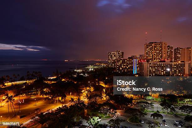 Vista De La Playa De Waikiki En El Museo Fort Derussy Foto de stock y más banco de imágenes de Honolulú