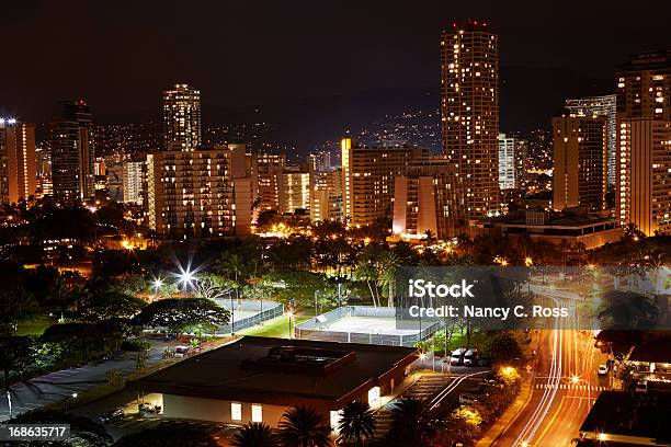 Waikiki Kalakaua Straße Nacht Skyline Hawaii Stockfoto und mehr Bilder von Außenaufnahme von Gebäuden - Außenaufnahme von Gebäuden, Bauwerk, Beleuchtet
