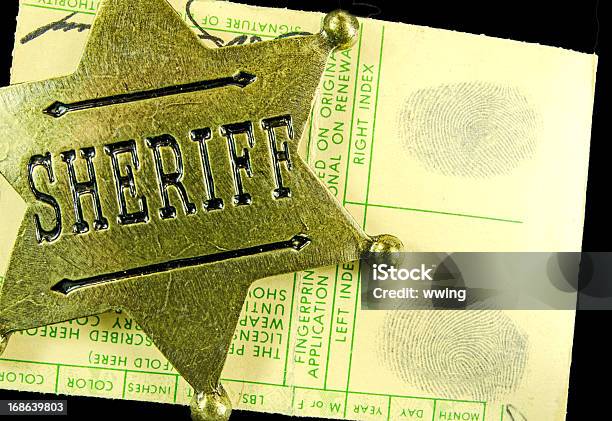 真鍮保安官バッジや指紋 - 書類のストックフォトや画像を多数ご用意 - 書類, 警察, ウェスタン