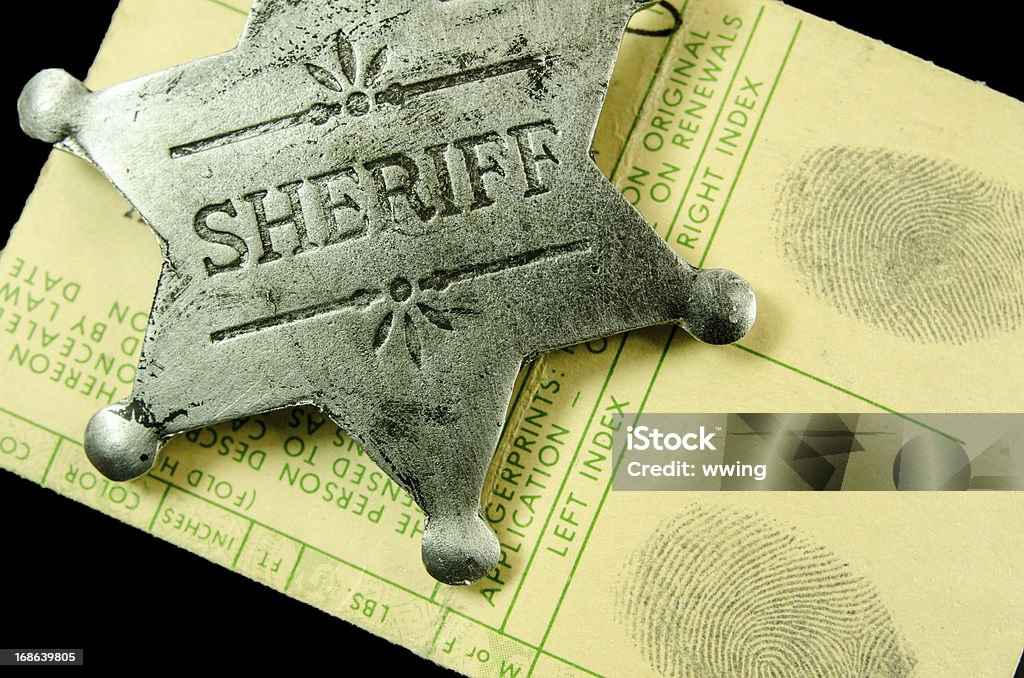 Sheriff Badge y huellas dactilares - Foto de stock de El lejano oeste libre de derechos