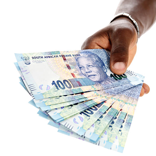 sheaf 새로운 만델라 백 랜드 banknotes 있는 남성의 손 - currency spending money african descent black 뉴스 사진 이미지