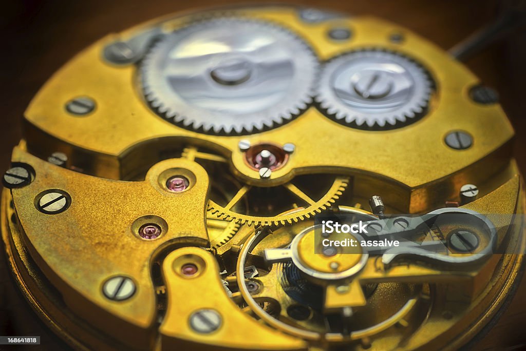 Внутри Золотые часы - Стоковые фото Часы - карманные или наручные роялти-фри