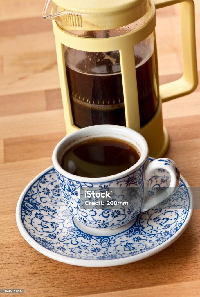 Taza de café y presa francesa - Foto de stock de Artículos domésticos libre de derechos