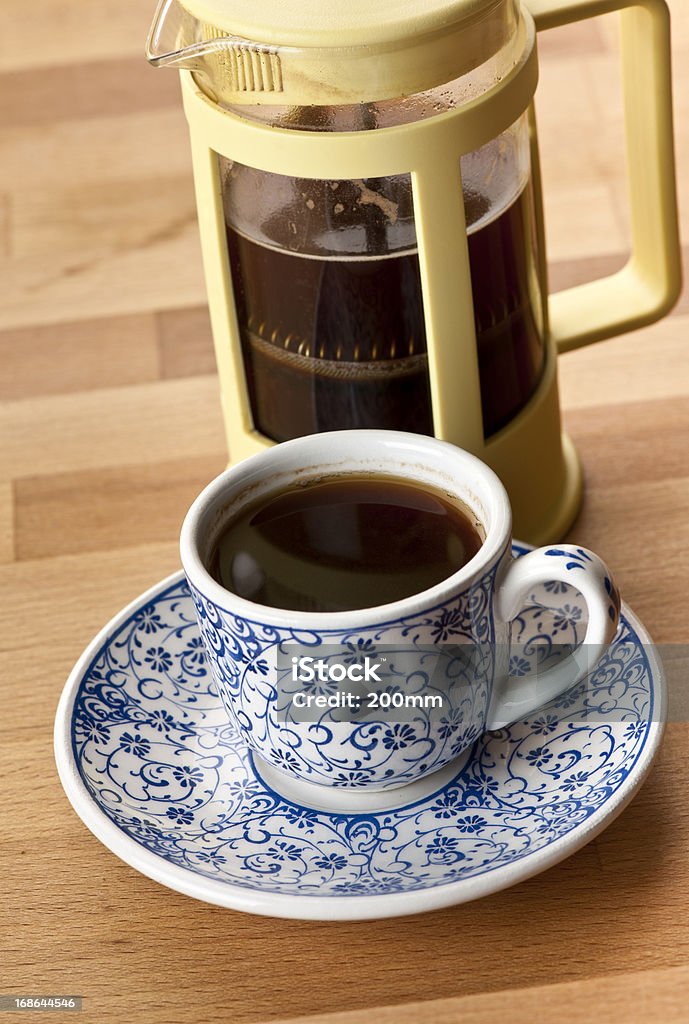 Xícara de café e imprensa francesa - Foto de stock de Azul royalty-free