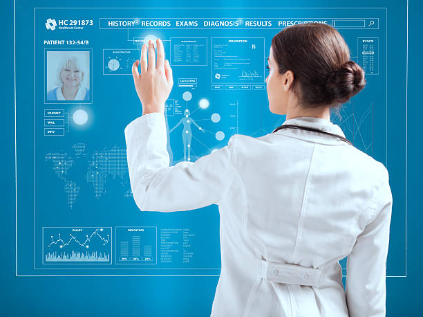 женский доктор �работает на прозрачной монитором. - futuristic touching touch screen computer monitor стоковые фото и изображения