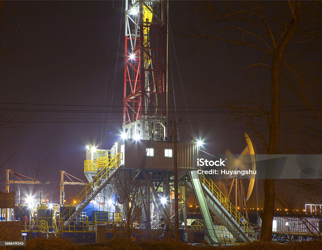 Forage pétrolier offshore silhouette - Photo de Aube libre de droits