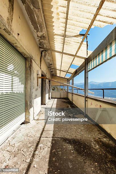 Veranda Der Alten Gebäude Stockfoto und mehr Bilder von Abgerissen - Abgerissen, Alt, Architektur