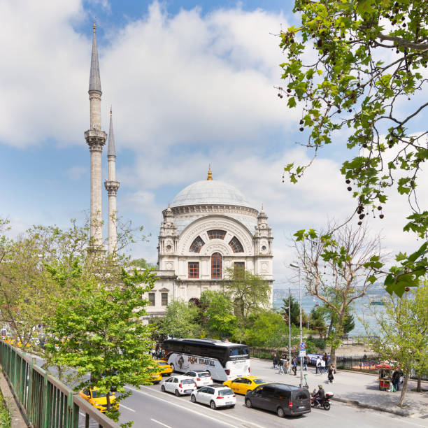 view from meclis-i mebusan street overlooking baroque dolmabahce mosque, kabatas, beyoglu district, istanbul, turkey - 1855 imagens e fotografias de stock