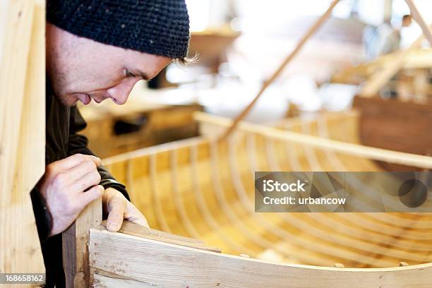 手作りの木製手漕ぎボート - 大工のストックフォトや画像を多数ご用意 - 大工, 木製, 造船所の労働者