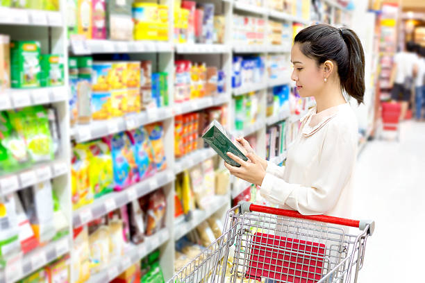 istock Asian woman buys tea. 168658430