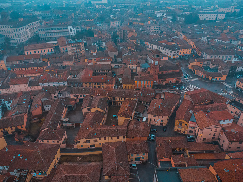 Vista de la ciudad vieja. Lodi, Lombardía, Italia. Vista aérea de techos antiguos. hermosa ciudad photo