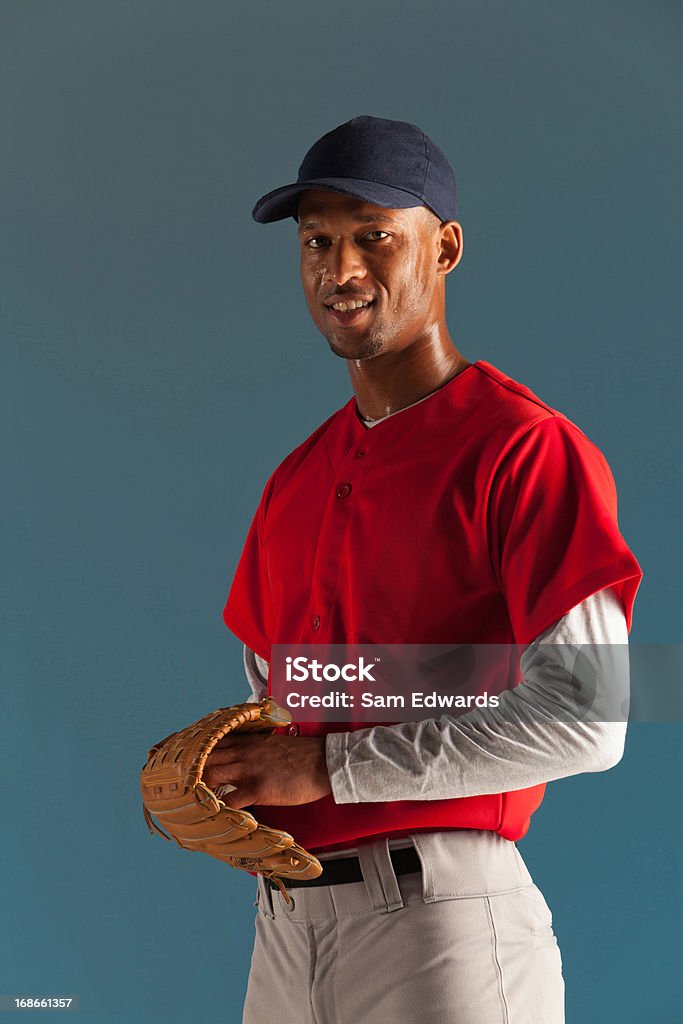 Baseball con palla e guanti - Foto stock royalty-free di Berretto da baseball