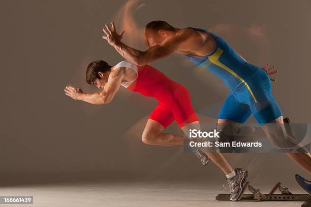 Photo libre de droit de Flou Sur Les Athlètes De Course banque d'images et plus d'images libres de droit de Courir - Courir, Mouvement flou, 20-24 ans