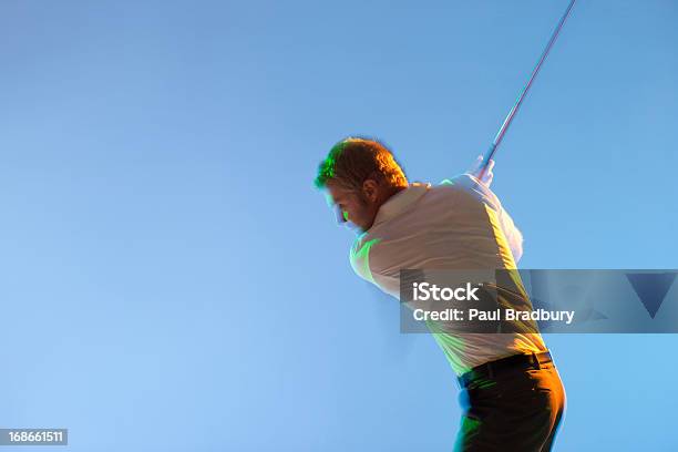 Vista Offuscata Giocatore Di Golf Club Di Vento - Fotografie stock e altre immagini di 25-29 anni - 25-29 anni, Adulto, Allenamento