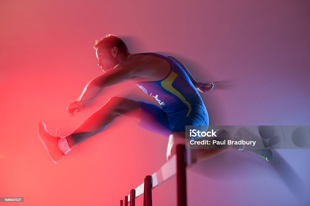 Vue floue de l'athlète de saut d'obstacles - Photo de Exercice physique libre de droits