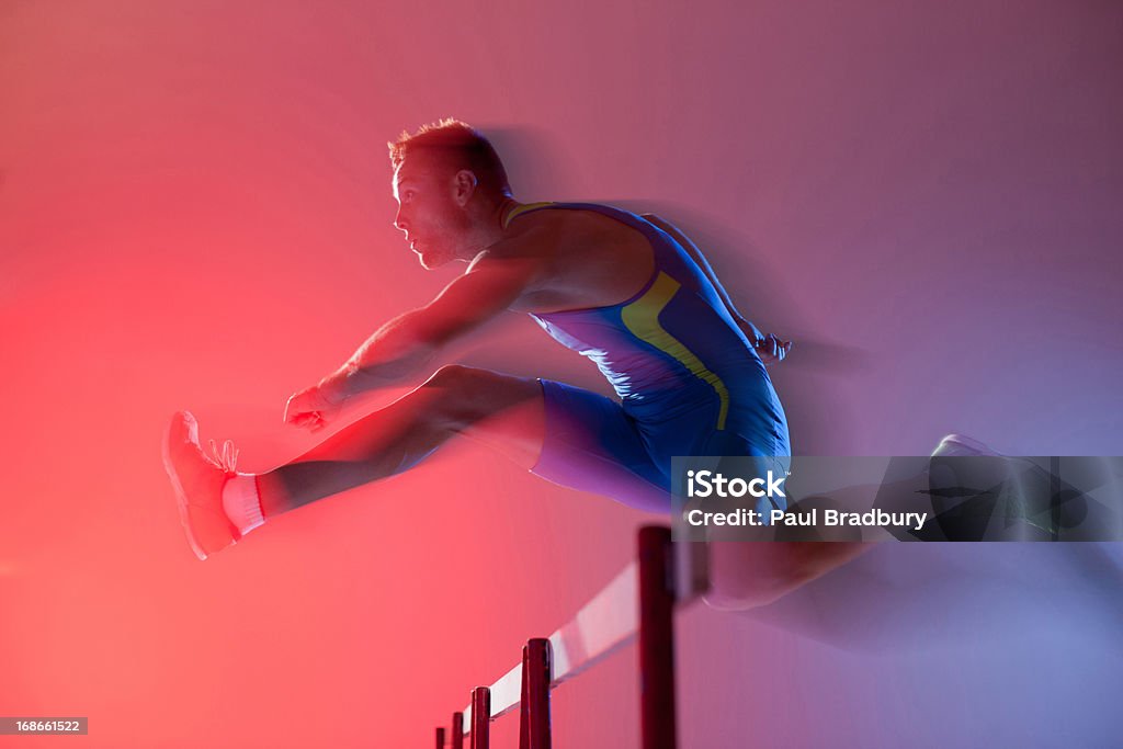 Atleta de salto vista borrosa de obstáculos - Foto de stock de Atleta - Papel social libre de derechos