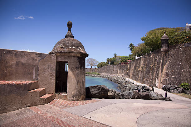 총 타워 엘 모로 - castillo de san cristobal 뉴스 사진 이미지