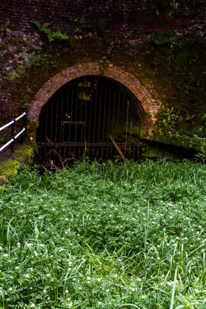 Entrance to the disused original Harecastle Tunnel. - fotografia de stock