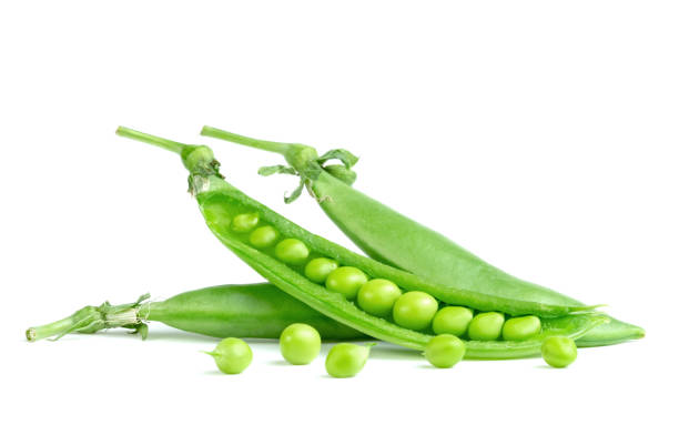 istock Green peas isolated on white background 1686687131