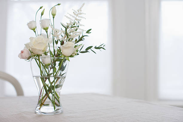 花瓶と花のテーブル